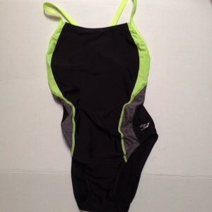 Speedo Pro LT.       NWT